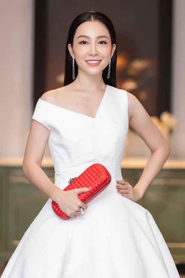 Em gái "sinh đôi" của "hoa hậu giàu nhất Việt Nam": Giàu "nứt vách" không kém chị, được mệnh danh là chim công - 11