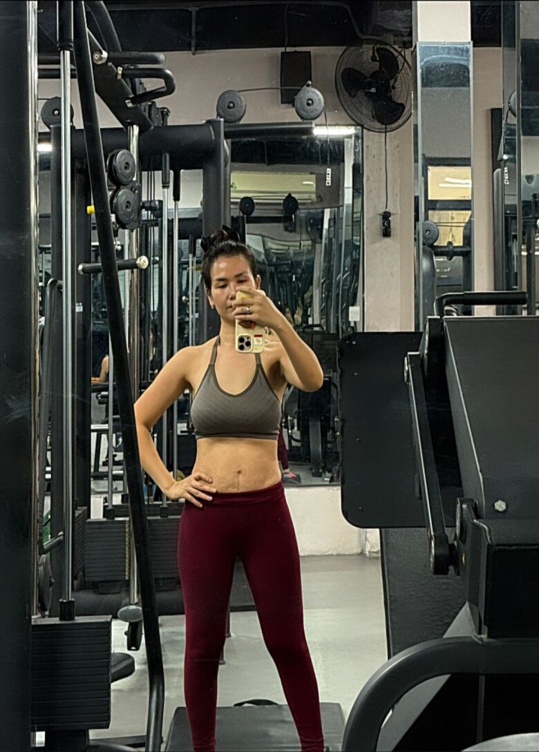 Không tin nổi Võ Hạ Trâm một thời "hốc hác", "tiều tụy" vì ép cân, nay có vóc dáng đáng kinh ngạc sau 2 lần sinh - 6