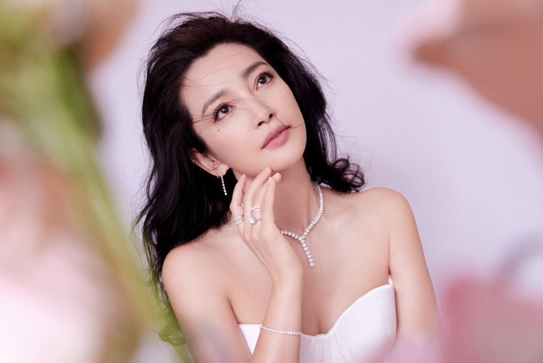 Mỹ nhân khó tính bậc nhất showbiz từng đuổi 20 giúp việc, ăn 5 quả chanh leo, chải tóc 300 lần để trẻ lại 20 tuổi - 2