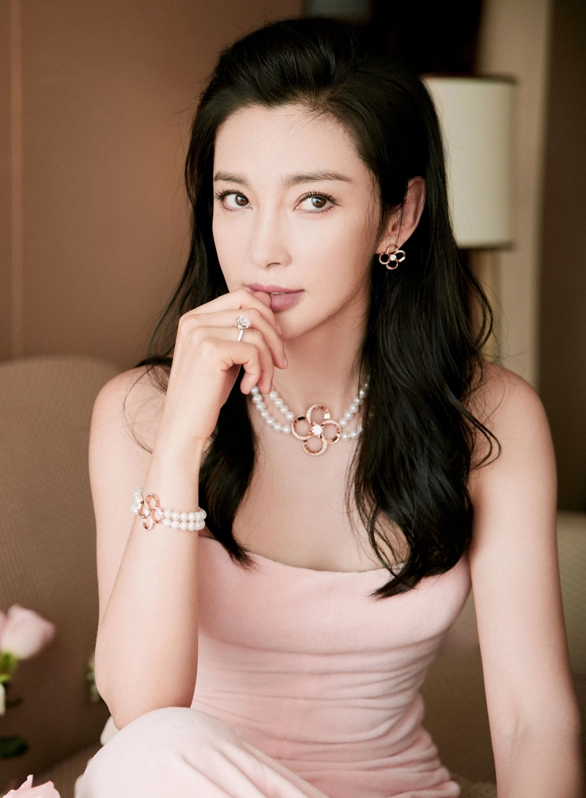 Mỹ nhân khó tính bậc nhất showbiz từng đuổi 20 giúp việc, ăn 5 quả chanh leo, chải tóc 300 lần để trẻ lại 20 tuổi - 3