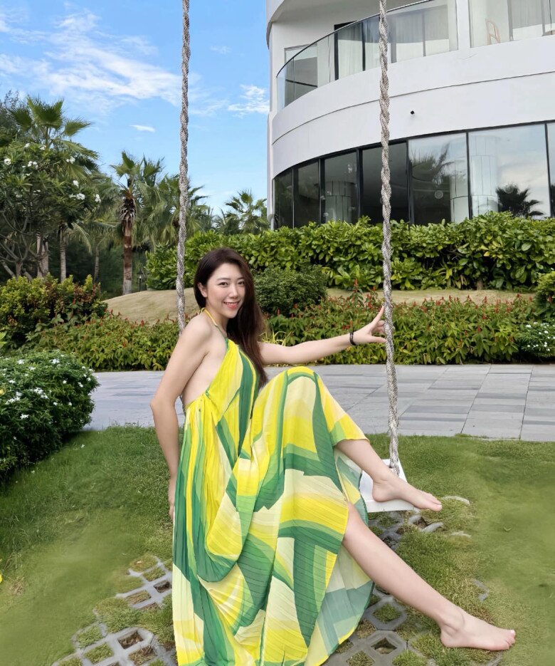 Nhan sắc 2 em gái Trấn Thành: Người "giàu nhất nhà" sống giản dị, em út ngày càng "Hàn hóa" giống chị dâu - 10