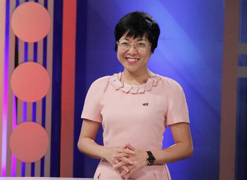 Nữ MC duy nhất của "Táo Quân": Từng là ca sĩ, 18 tuổi xinh tươi như hoa, nay U60 vẫn rạng rỡ - 2