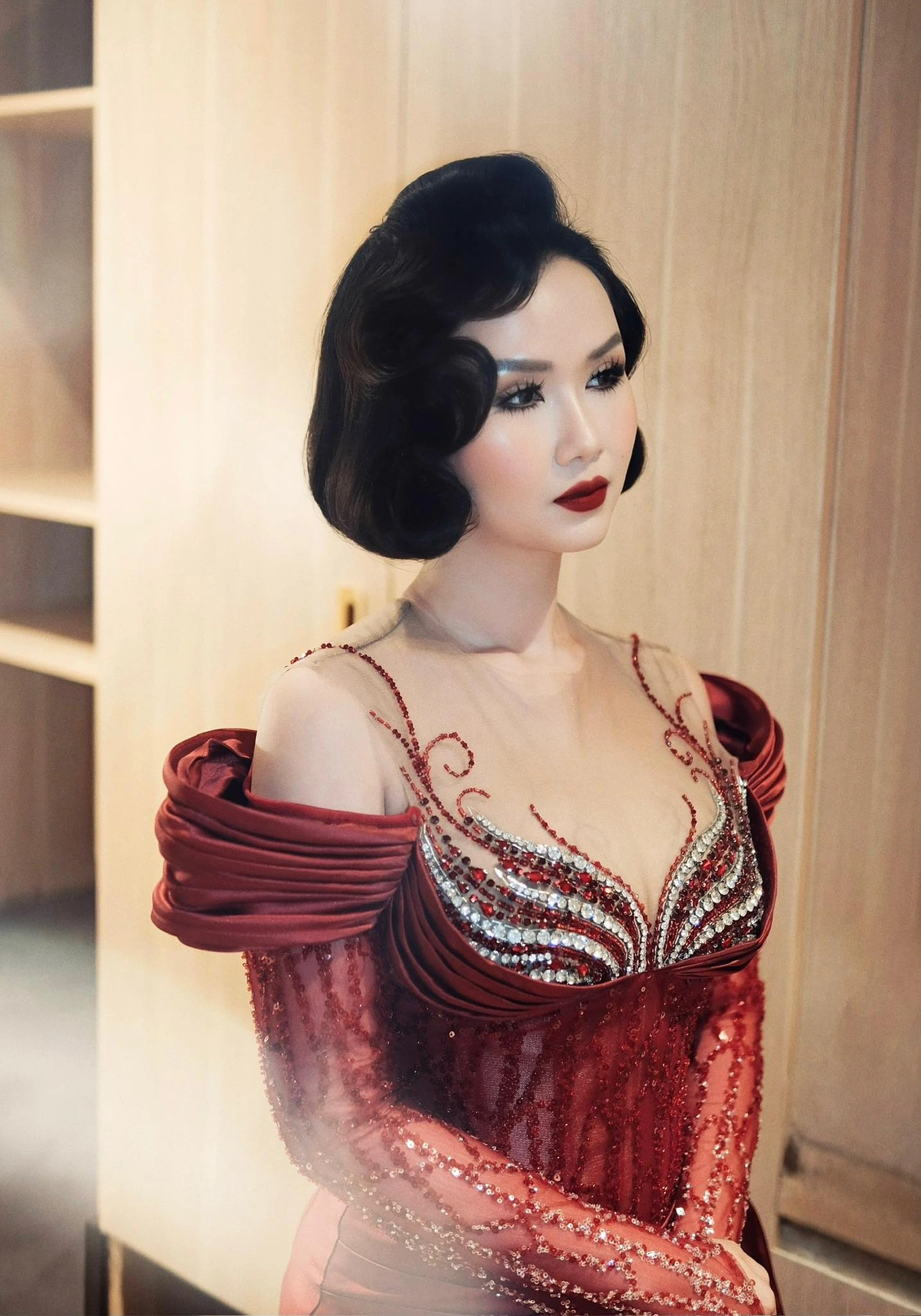 Không tin nổi Võ Hạ Trâm một thời "hốc hác", "tiều tụy" vì ép cân, nay có vóc dáng đáng kinh ngạc sau 2 lần sinh - 1