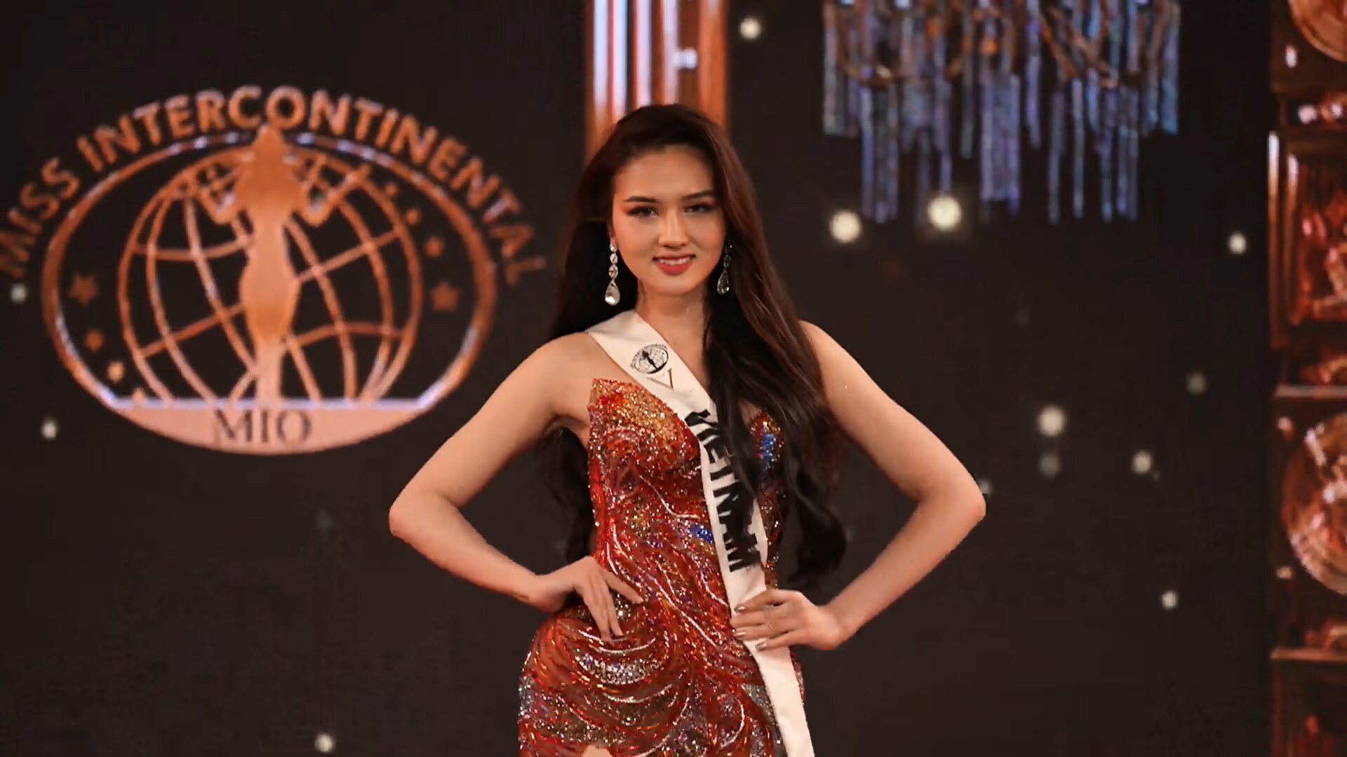 Chung kết Hoa hậu Liên lục địa 2025: Thu Ngân thắng giải Trang phục dân tộc đẹp nhất, dừng chân ở Top 23 - 2