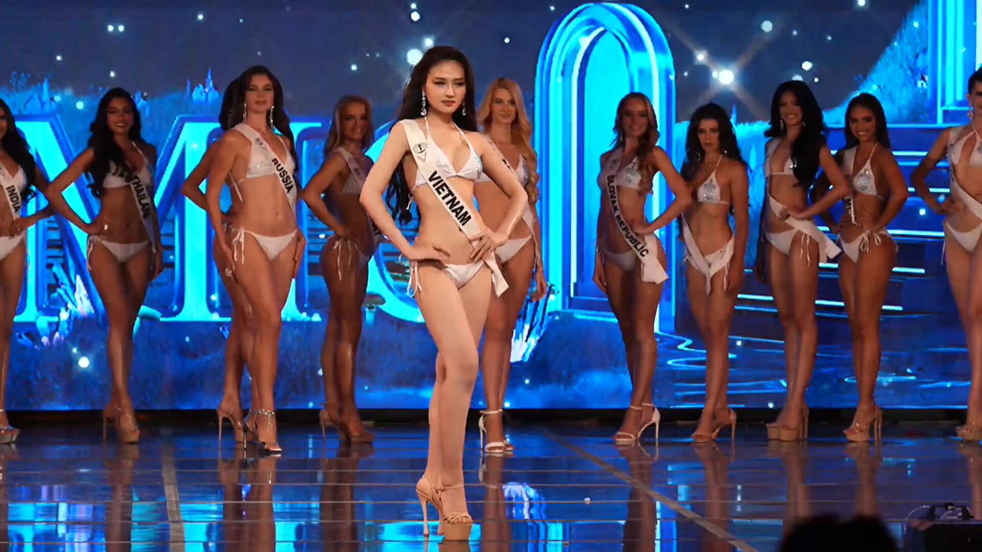 Chung kết Hoa hậu Liên lục địa 2025: Thu Ngân thắng giải Trang phục dân tộc đẹp nhất, dừng chân ở Top 23 - 4