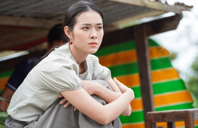 Việt Nam có một mỹ nhân đẹp đến mức "không ai dám đứng cạnh", lấy chồng năm 19 tuổi nay ở nhà phố 100m2 - 3