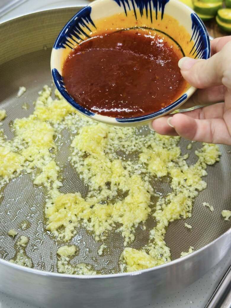 Cách làm chân gà sốt Thái giòn giòn, chua chua ngọt ngọt cực dễ - 7