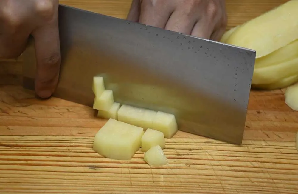 Củ này rẻ hơn khoai sọ bổ hơn khoai lang, cực ít chất béo lại giàu kali, tốt cho tim mạch và huyết áp, đem nấu kiểu này rất trôi cơm - 2