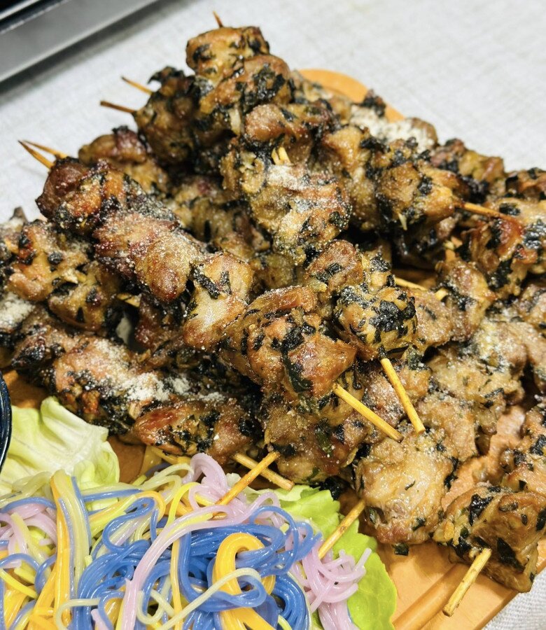 Cuối tuần đổi món với thịt xiên que rang muối lá lốt, lạ miệng mà ngon, ăn cực cuốn - 9