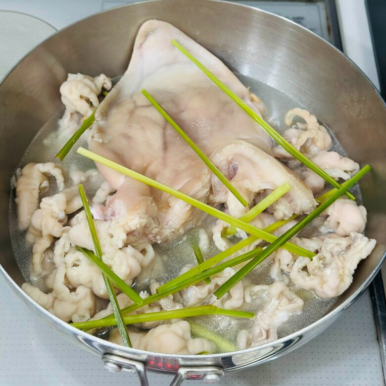 Cuối tuần rảnh rỗi làm pate chân gà kiểu miền Tây giòn giòn cực ngon - 2