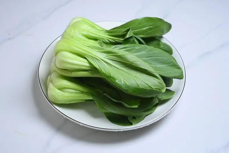 Loại rau mệnh danh là "vua canxi", giúp xương chắc khỏe, tăng sức đề kháng đem xào với nấm được món ăn bổ dưỡng - 1