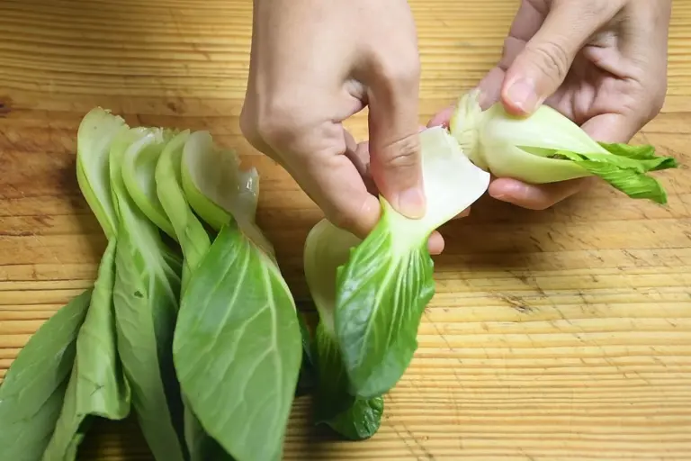 Loại rau mệnh danh là "vua canxi", giúp xương chắc khỏe, tăng sức đề kháng đem xào với nấm được món ăn bổ dưỡng - 2