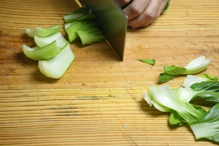 Loại rau mệnh danh là "vua canxi", giúp xương chắc khỏe, tăng sức đề kháng đem xào với nấm được món ăn bổ dưỡng - 3