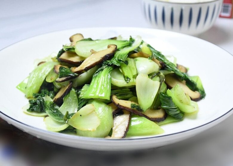 Loại rau mệnh danh là "vua canxi", giúp xương chắc khỏe, tăng sức đề kháng đem xào với nấm được món ăn bổ dưỡng - 13