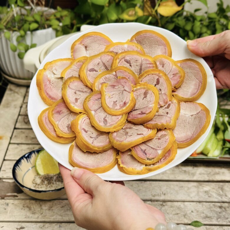 Tết làm bò tơ cuộn ủ muối chẳng khác gì "vàng ròng" trên mâm cỗ, khách đến nhà ai cũng hỏi công thức - 7