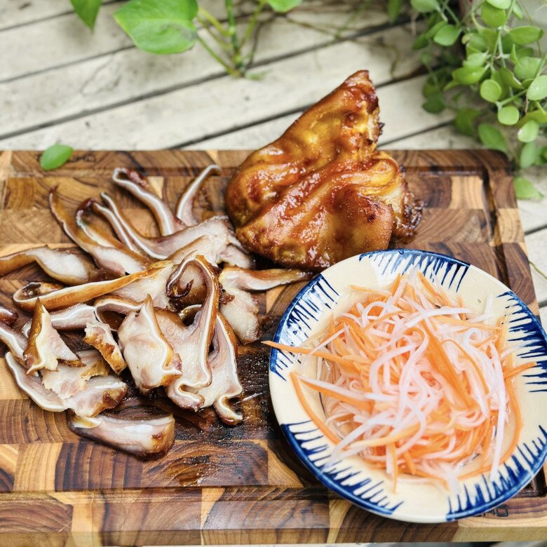 Tết này làm tai heo nướng kiểu Thái thơm nức mũi, giòn sần sật đãi khách, ai ăn cũng mê - 7