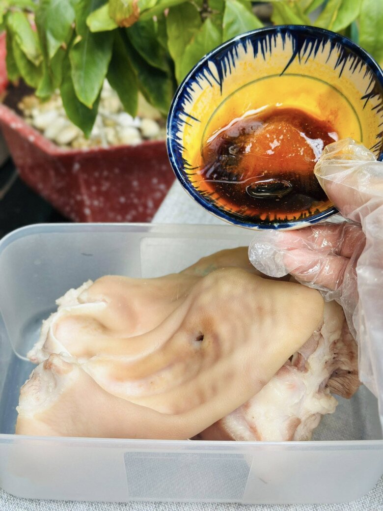 Tết này làm tai heo nướng kiểu Thái thơm nức mũi, giòn sần sật đãi khách, ai ăn cũng mê - 3