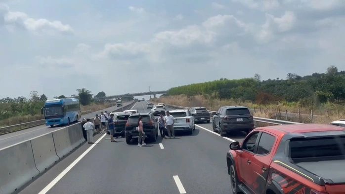 Tin tức 24h: Miền Bắc xuất hiện nồm ẩm sau kỳ nghỉ Tết nguyên đán - 4