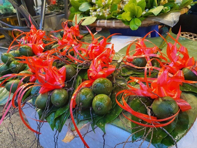 Người dân Hà Nội hối hả đi chợ sắm Tết, giá cả tăng vọt, gà cánh tiên gần 1 triệu đồng/con vẫn đắt khách - 6