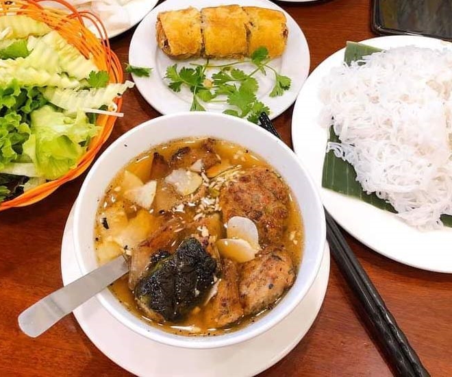 4 quán bún chả HOT nhất Hà Nội, có nơi được Michelin khen ngợi, 120.000 đồng/suất vẫn đông nườm nượp  - 1