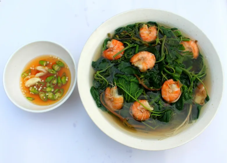 Cây dại mọc tua tủa sau mưa, xưa nhổ bỏ giờ thành đặc sản nổi tiếng ở thành phố, muốn mua cũng khó - 2