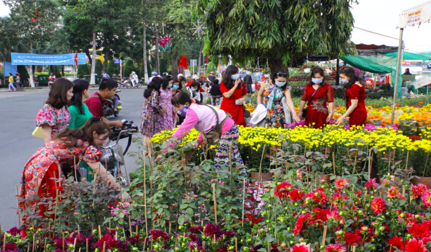 Ở Hà Nội có 7 chợ Tết ngập tràn sắc xuân nhất định phải ghé, thiên đường mua sắm, nơi check-in lý tưởng  - 6