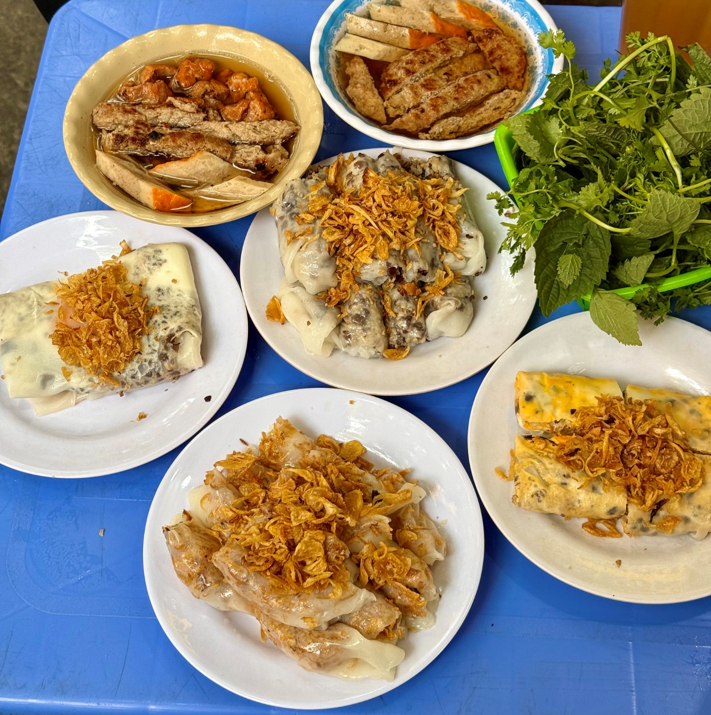 4 quán ngon mở cửa xuyên Tết ở Hà Nội, toàn đặc sản giải ngấy chỉ vài chục nghìn, có nơi không phụ thu  - 4