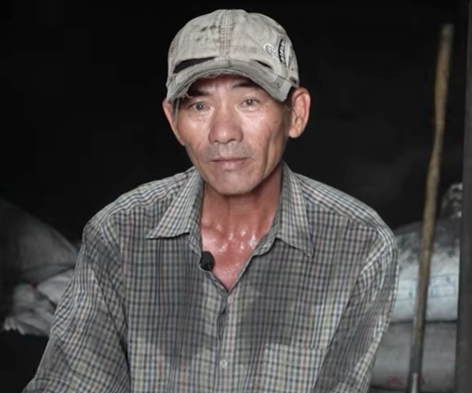 2 lần bỏ trốn khiến mẹ khóc cạn nước mắt, 45 năm sau, đứa trẻ 12 tuổi ngày ấy tìm về trong ân hận - 1