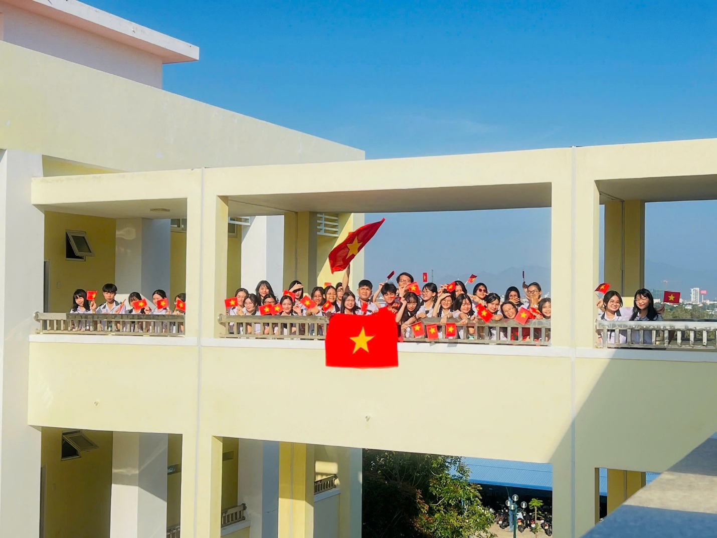 Ngôi trường Chuyên ở Khánh Hòa vừa có cầu truyền hình Olympia 26: Điểm chuẩn thuộc top đầu, đào tạo toàn diện - 7