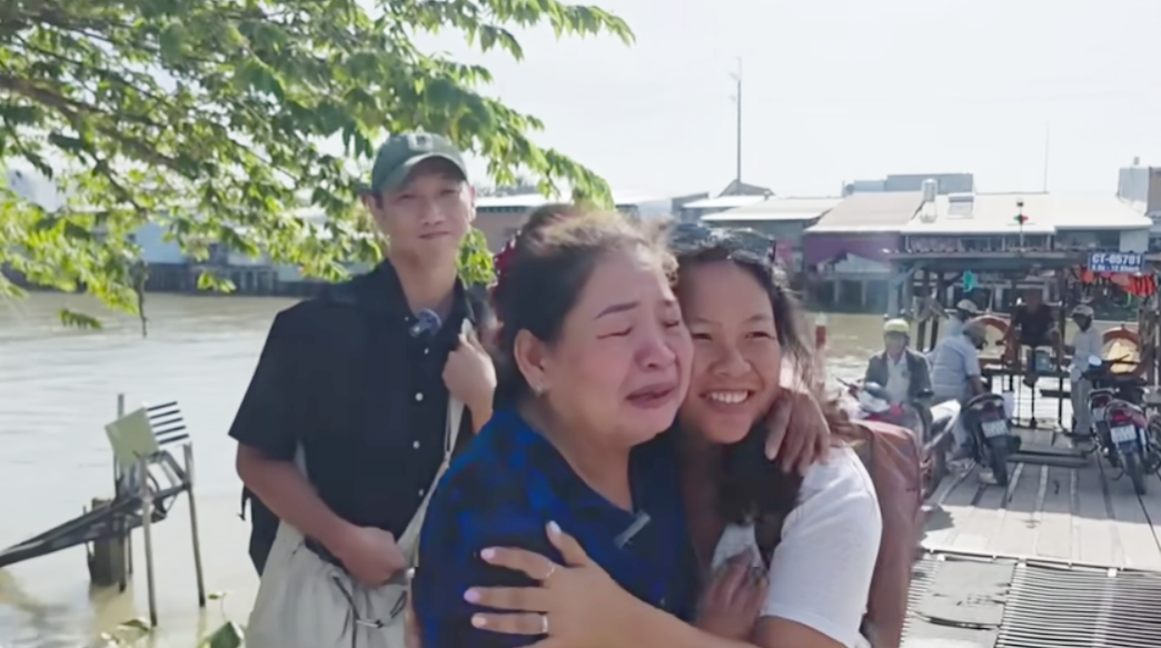 Cho con đi ngày còn đỏ hỏn, 31 năm sau, mẹ khóc nghẹn đón cả gia đình nhỏ của con trở về - 3