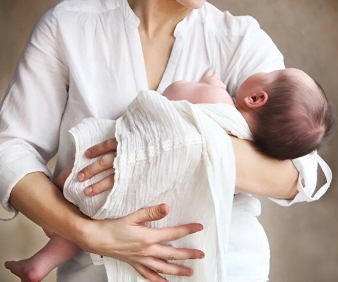 Cho con đi ngày còn đỏ hỏn, 31 năm sau, mẹ khóc nghẹn đón cả gia đình nhỏ của con trở về - 1