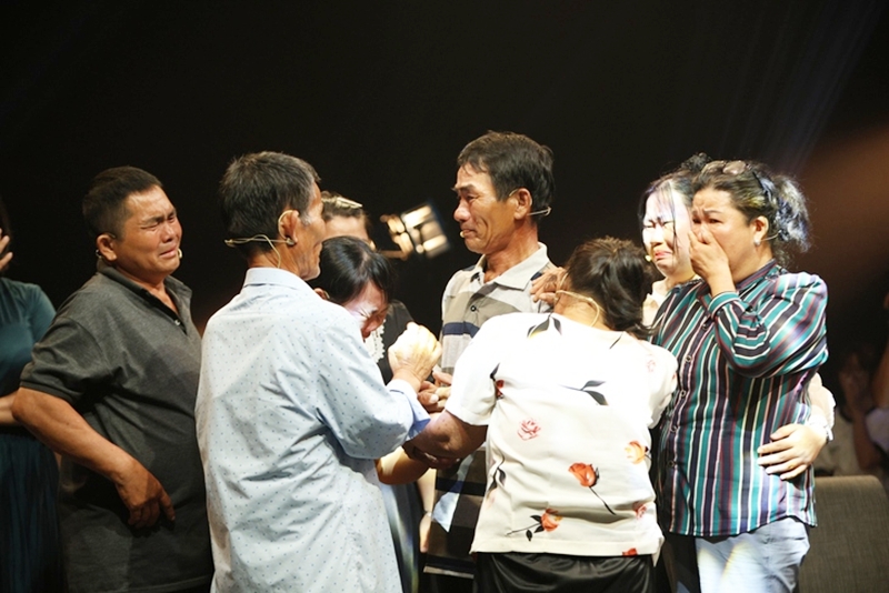 2 lần bỏ trốn khiến mẹ khóc cạn nước mắt, 45 năm sau, đứa trẻ 12 tuổi ngày ấy tìm về trong ân hận - 3