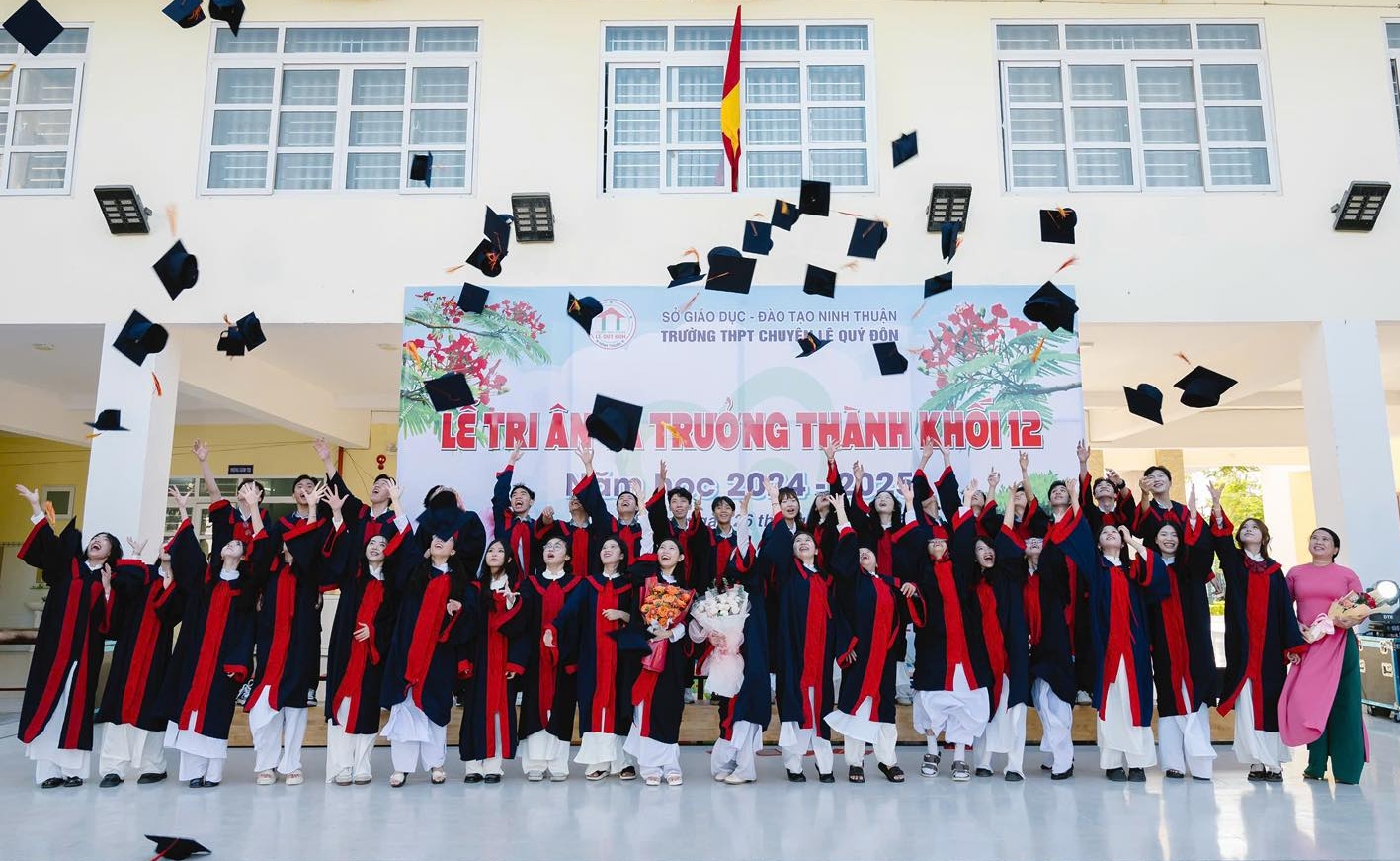 Ngôi trường Chuyên ở Khánh Hòa vừa có cầu truyền hình Olympia 26: Điểm chuẩn thuộc top đầu, đào tạo toàn diện - 3