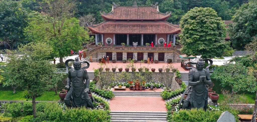 6 điểm du lịch tâm linh dịp Tết gần Hà Nội, có ngôi chùa lớn nhất thế giới, có nơi nắm giữ kỷ lục châu Á - 5