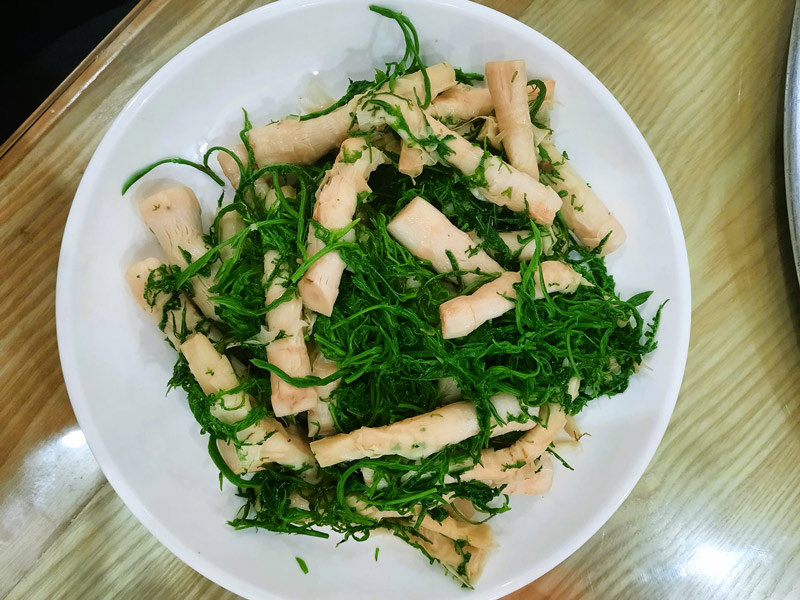 Cây dại “bốc mùi” được ví như “lộc trời”, là món ngon nổi tiếng với hương vị lạ, dân thành phố ưa chuộng - 4