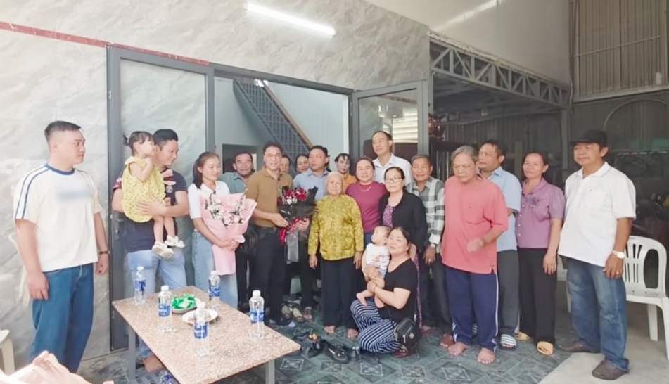 Cha bỏ đi không một lời từ biệt, con mải miết tìm kiếm, 35 năm sau mới có duyên đoàn tụ thì cha không còn nữa - 3