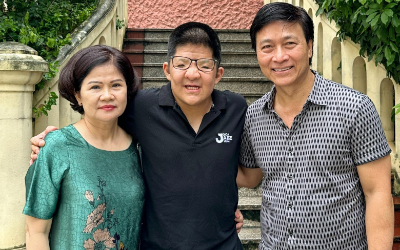 Cùng 65 tuổi: Quốc Tuấn 24 năm chăm con mắc bệnh hiếm, NSND Trung Anh từng mất 3 người thân trong 1 ngày - 4