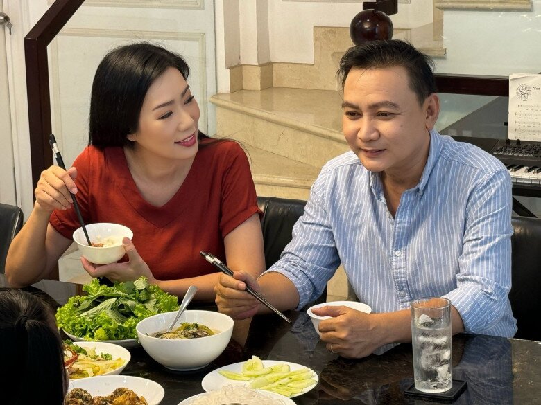 Á hậu đầu tiên của Việt Nam là NSND, sống với đại gia mấy chục năm "không có cơ hội để ghen" - 8