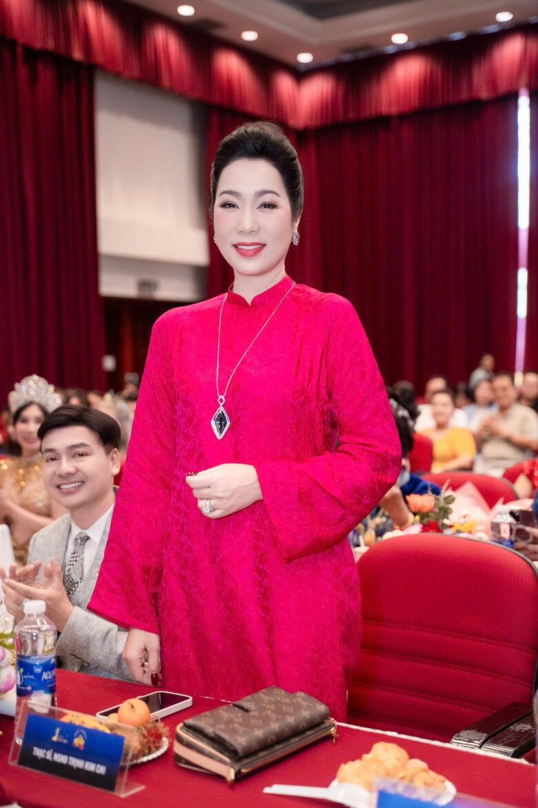 Á hậu đầu tiên của Việt Nam là NSND, sống với đại gia mấy chục năm "không có cơ hội để ghen" - 10