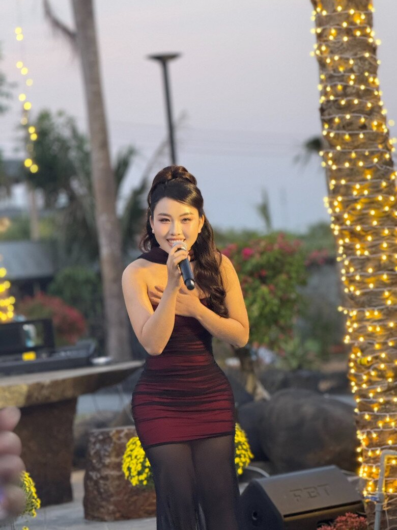 Cô gái đi hát đám tang được Phi Nhung nhận nuôi: Cuộc sống khó hơn sau khi mẹ mất, đã gọi Mạnh Quỳnh là "ba" - 8