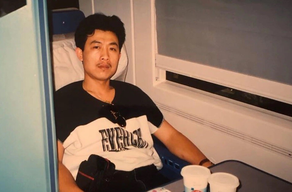 Danh hài Việt sang Mỹ làm công nhân bơm xăng, được trả 1 cây vàng khi làm MC đám cưới - 2