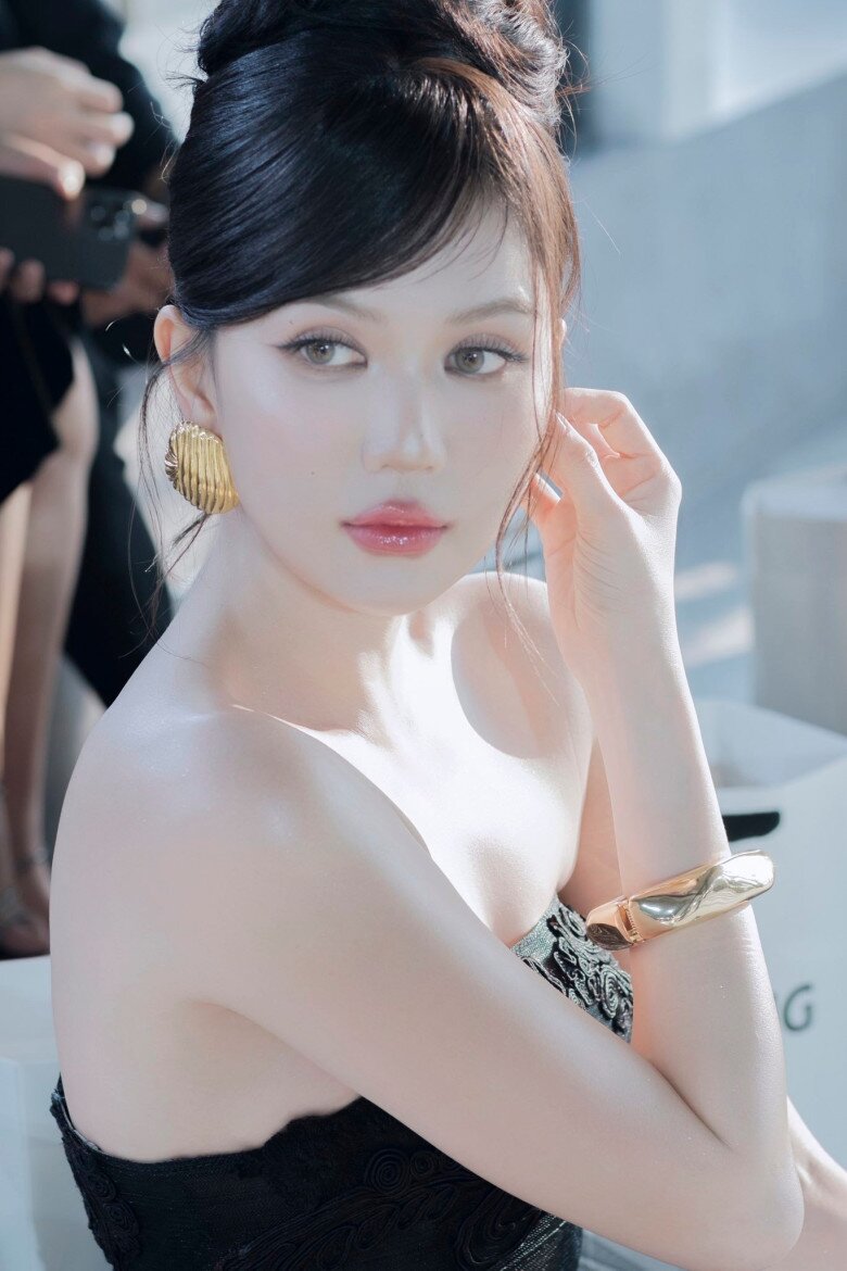 Mỹ nhân được Quốc Trường công khai "chốt đơn" ngay trước Tết: Là chân dài có vòng eo 56, khán giả thi nhau "đẩy thuyền" - 9