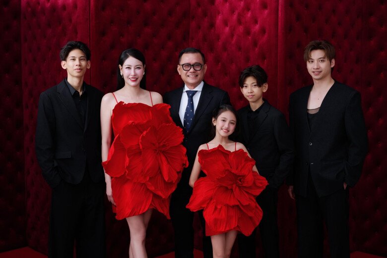 Hoa hậu Hà Kiều Anh bị tai nạn lúc mang thai: "Xe của tôi lộn vòng, kính vỡ hết cả ra" - 5