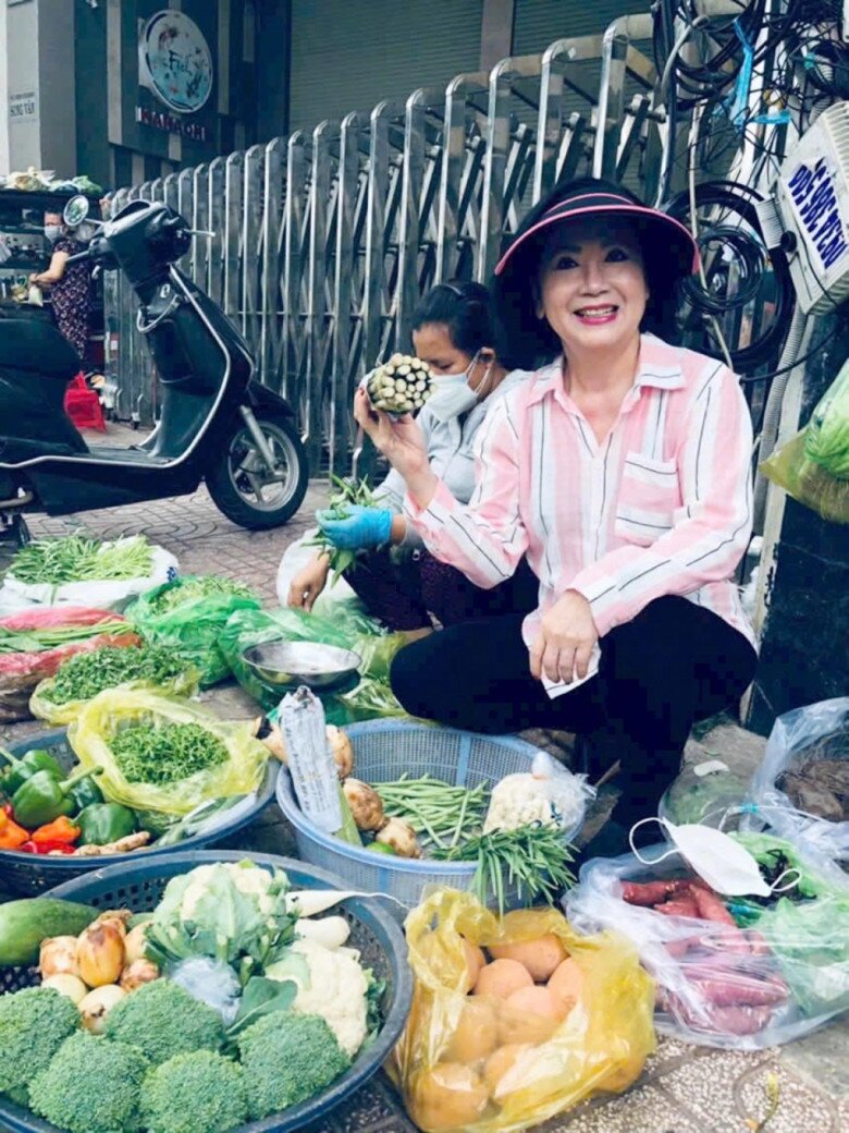 "Hoa khôi cải lương" nay sống một mình sau 3 đời chồng: Ở nhà 5 tầng, ngồi không cũng kiếm hàng chục triệu - 8