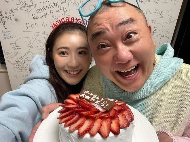 Sao nữ sinh năm 1999 lấy chồng hơn 31 tuổi, fan thấy "phí đời" khi nhìn mặt chú rể - 8