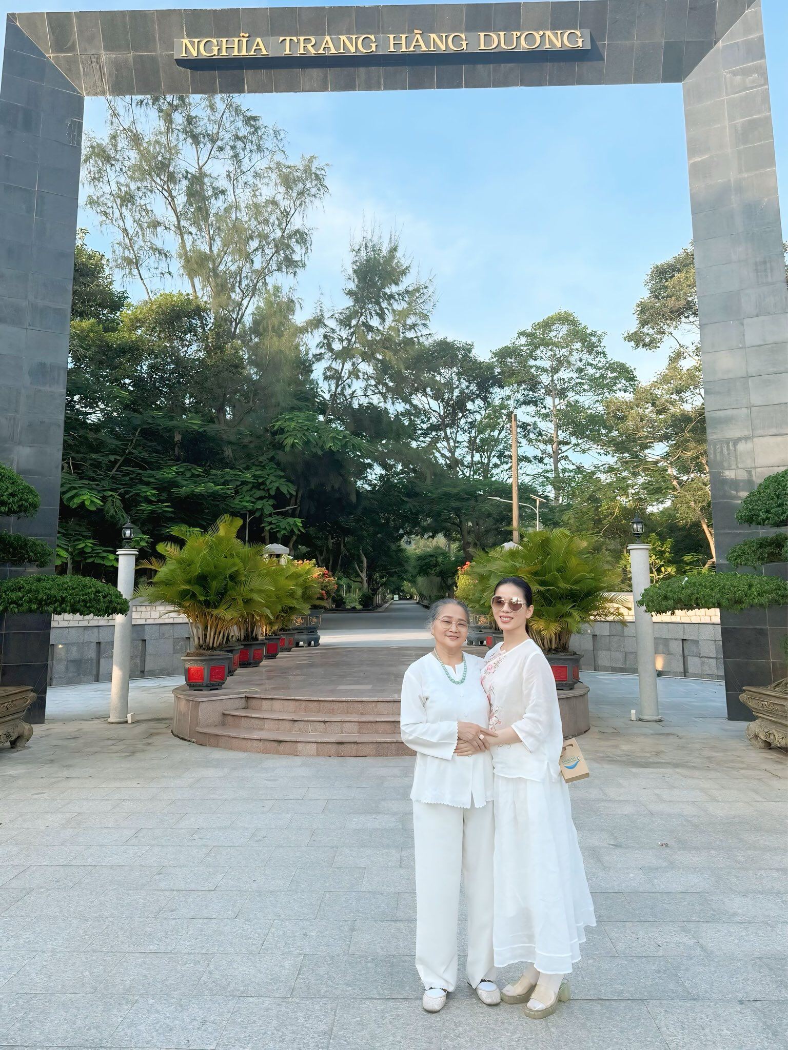 Mẹ ruột Lệ Quyên là "ngôi sao quận Hai Bà Trưng" một thời: U90 đẹp phúc hậu, sống trong biệt thự như lâu đài - 7