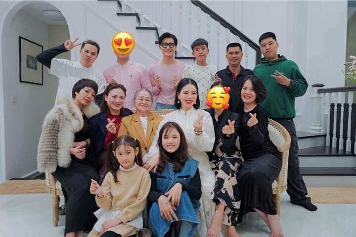 Mẹ ruột Lệ Quyên là "ngôi sao quận Hai Bà Trưng" một thời: U90 đẹp phúc hậu, sống trong biệt thự như lâu đài - 9