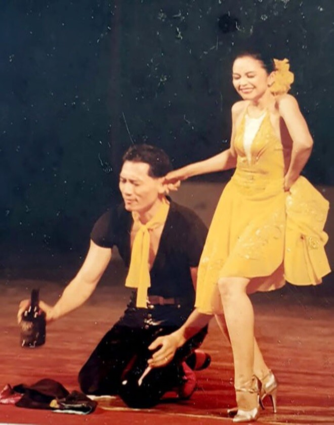 Mẹ ruột NSND của Linh Nga: Giai nhân nức tiếng về già vẫn đẹp rạng rỡ, sống hạnh phúc bên chồng phong độ - 4