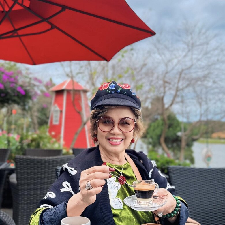 Mỹ nhân Hà Nội được cả bác sĩ, NSND lẫn nhà thơ Hoàng Cầm hỏi cưới: Chính là mẹ Bằng Kiều, nay U90 vẫn đẹp - 4