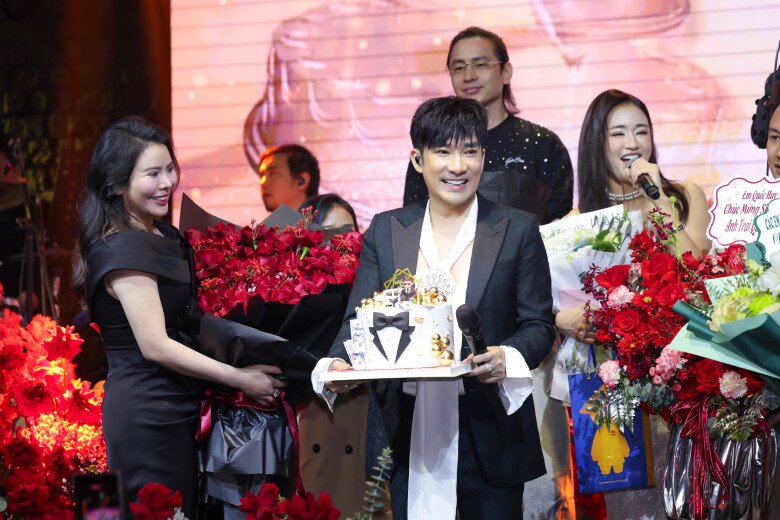 Nam ca sĩ nổi tiếng cả nước 45 tuổi chưa vợ con, là "đại gia sổ đỏ" từ Hà Nội tới Sài Gòn - 4